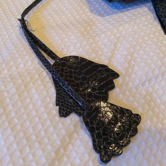 1101 1990s Squared By Sondra Roberts Hobo Bag Embossed Navy Leather New - Picture 8 of 13